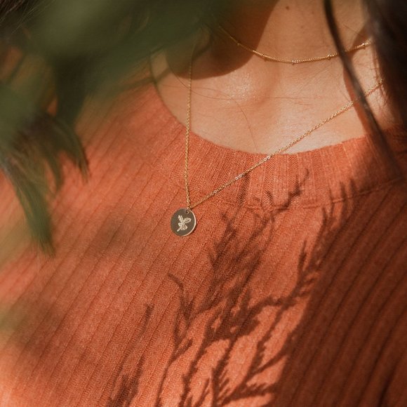 December Holly Birth Flower Minimal Charm Necklace - Picture 3 of 16